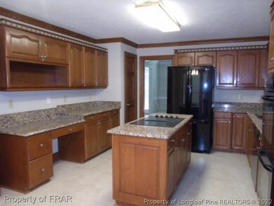 4747 Flintcastle Rd, Fayetteville, NC 28314 - photo 5