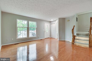 13325 Burkitts Rd, Fairfax, VA 22033 - photo 3