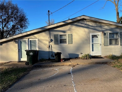 603 E Beth St, Lansing, KS 66043 - photo 2