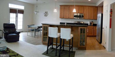 2718 Sheffield Hill Way unit 213, Woodbridge, VA 22191 - photo 3