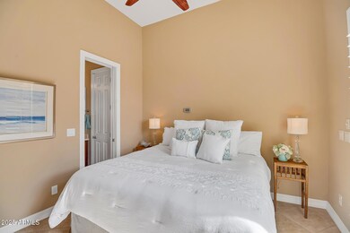 6 Lovely Cozy Area for Guests