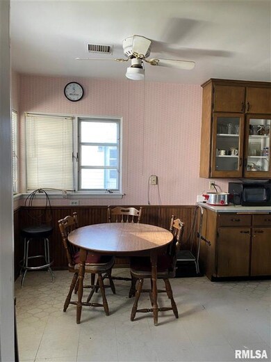 1439 W Garfield St, Davenport, IA 52804 - photo 2