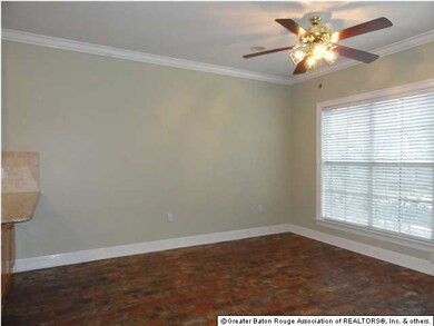 The oversized breakfast room/keeping area has a do