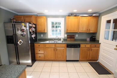 598 Chandler St, Worcester, MA 01602 - photo 3
