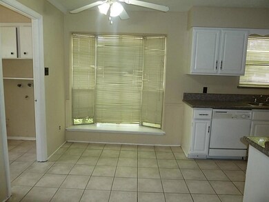 Breakfast RoomBay WindowCeiling Fan