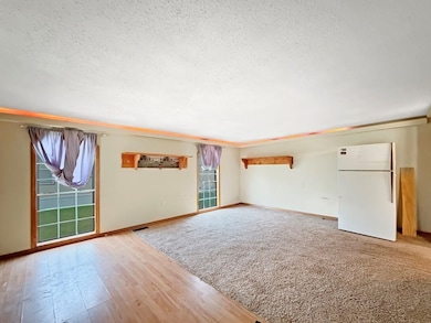 1202 Coolidge Ave, Minot, ND 58701 - photo 4