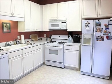 1819 Kenwood Ave unit 304, Alexandria, VA 22302 - photo 2