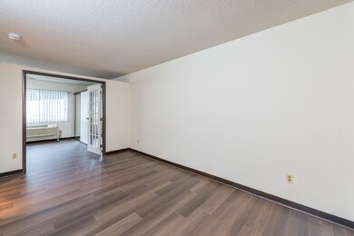 Onan Senior Suites unit 321, Waukegan, IL 60087 - photo 4