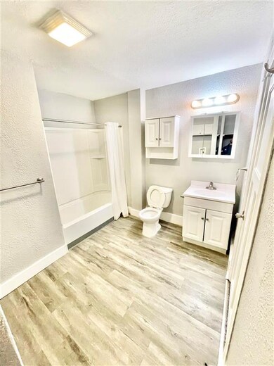 1826 W 8th St, Davenport, IA 52802 - photo 5