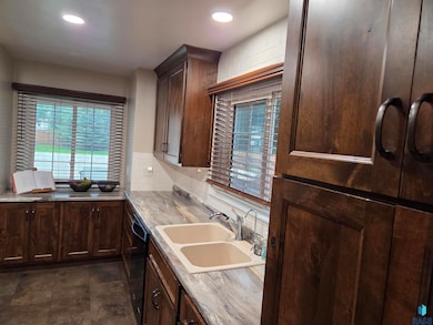 617 S Hiawatha Ave, Pipestone, MN 56164 - photo 5