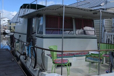 dockside/front