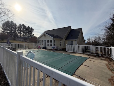 120 Sherry Ln, Galax, VA 24333 - photo 5