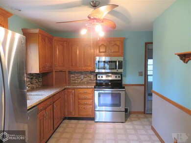 111 N 18th St, Marshalltown, IA 50158 - photo 6