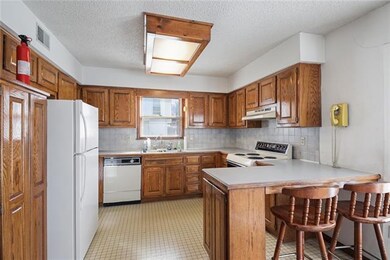 4826 Perry Ln, Shawnee, KS 66203 - photo 6