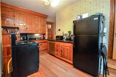 302 E Franklin St, Slatington, PA 18080 - photo 4