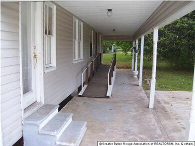 Front Porch & Entrance