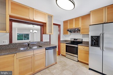 3035 Mission Square Dr, Fairfax, VA 22031 - photo 6