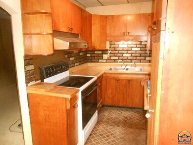 214 SE 27th St, Topeka, KS 66605 - photo 4