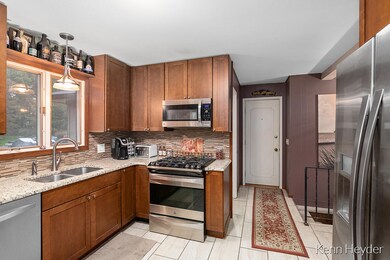 1466 Ridgewood Dr, Jenison, MI