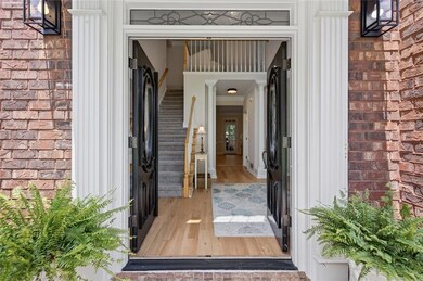 BEAUTIFUL DOBLE DOOR ENTRY