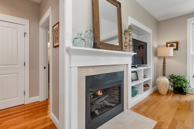 Built ins and gas fireplace