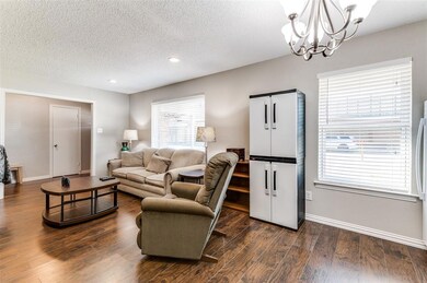 324 Plainview Dr, Hurst, TX 76054 - photo 4