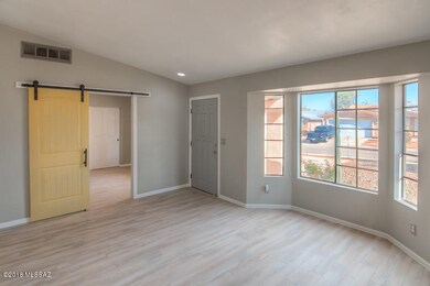 7 Living Room photo c-L