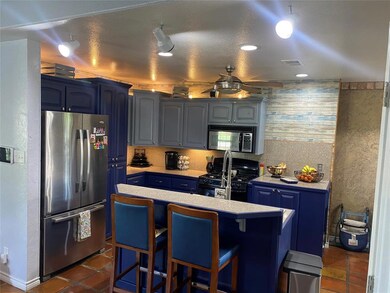 1301 S Howeth St, Gainesville, TX 76240 - photo 7