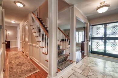 10405 Mohawk Ln, Leawood, KS 66206 - photo 2