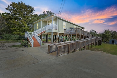 9810 Oak Leaf Dr, Baytown, TX 77521 - photo 2