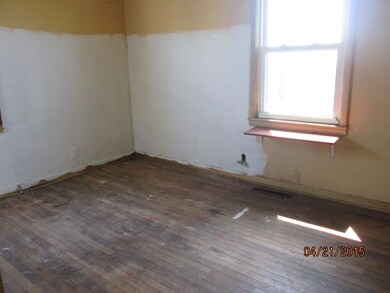 810 W Doggett St, Windfall, IN 46076 - photo 7