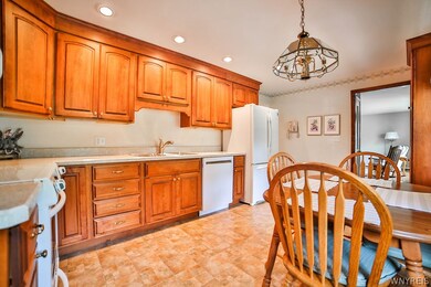 Eat-in Kitchen