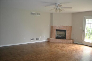 1418 Valley View Cir, Orefield, PA 18069 - photo 3