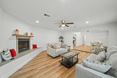 16723 Barcelona Dr, Friendswood, TX 77546 - photo 6