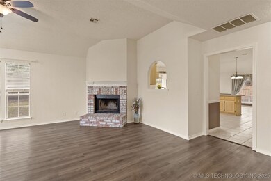 3908 S Walnut Ave, Broken Arrow, OK 74011 - photo 7