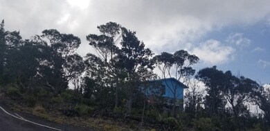 House on Makai/Hilo corner of Bamboo & Sea View under construction