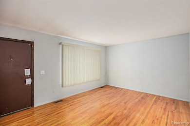 2405 Elmcrest Rd, Sterling Heights, MI 48310 - photo 3