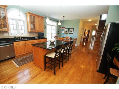 Kitchen - Gorgeous eat-in kitchen with granite cou