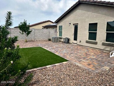 Private Xeriscape Back Yard (1)