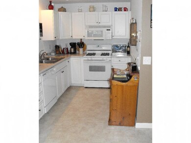 9 Clearwater Ln unit 18, MerriMacK, NH 03054 - photo 6
