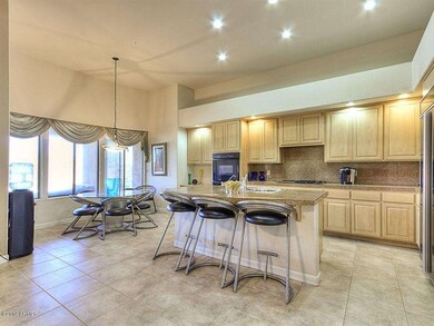 Kitchen w/Breakfast Bar