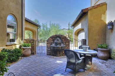 LOVELY COURTYARD FOR INTIMATE GATHERINGS