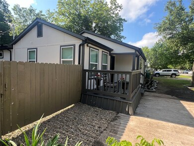 1816 Mill St, Gainesville, TX 76240 - photo 2