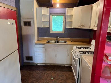 110 NW Roosevelt St, Topeka, KS 66606 - photo 6