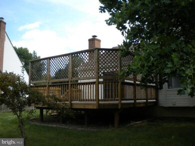 13606 Gladwyn Ct, Chantilly, VA 20151 - photo 2