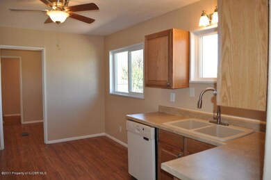 909 Fleming Ln, Bloomfield, NM 87413 - photo 6