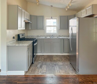 518 S Gharkey St, Muncie, IN 47305 - photo 5