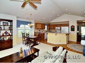 Kitchen & Dining