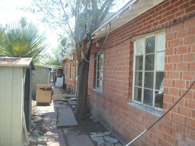 1632 E Oak 013