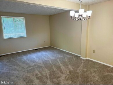 6029 Rowanberry Dr, Elkridge, MD 21075 - photo 5